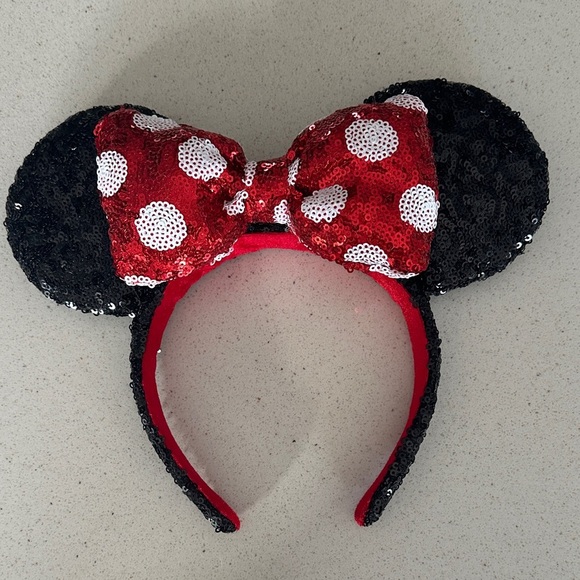 Disney Red and Black Sequin Minnie Headband - Picture 2 of 4